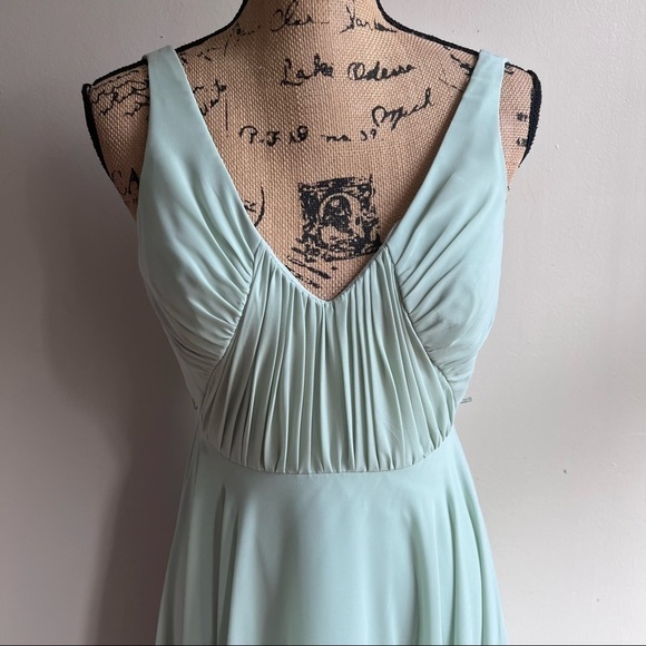 Brideside green V-Neck bridesmaid dress color 536 size 0 - Picture 4 of 9